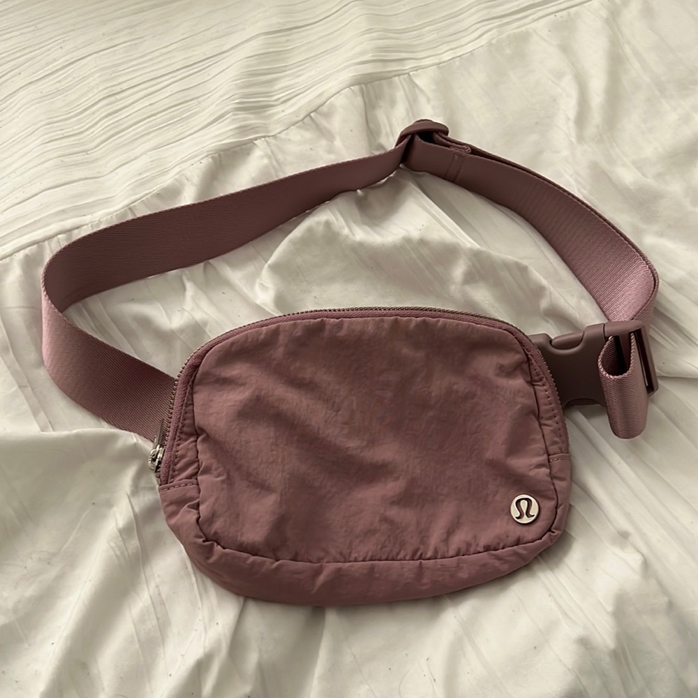 Taupe/pink Lululemon Everywhere Belt Bag Fanny Pack